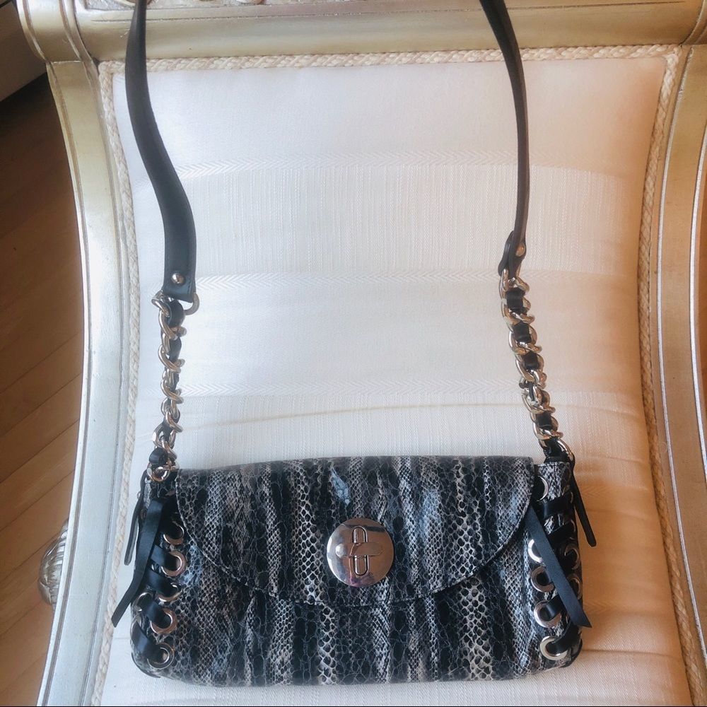 PRICE⬇️Stuart Weitzman Leather Reptile Emboss Bag🌺 - Picture 2 of 13